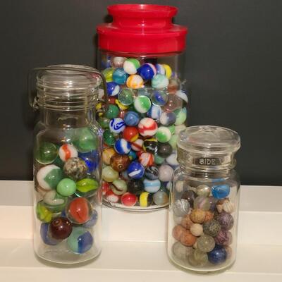 Lot 489: Vintage/Antique Marbles
