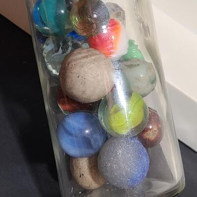 Lot 489: Vintage/Antique Marbles