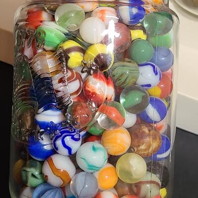 Lot 489: Vintage/Antique Marbles