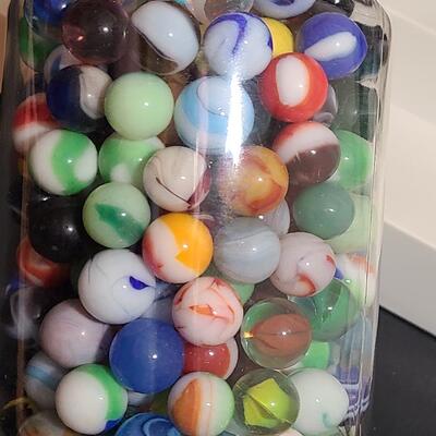 Lot 489: Vintage/Antique Marbles