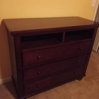 3 piece Queen bedroom Suite