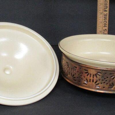 Vintage Pfaltzgraff Village Casserole in Copper Holder