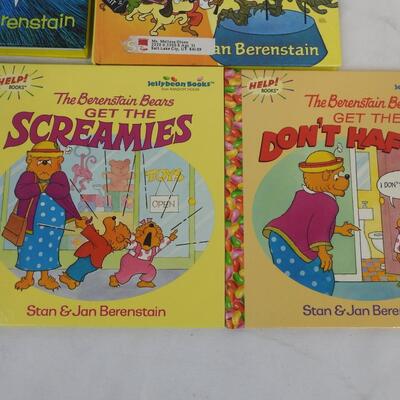 17 Berenstain Bears Books: Bears Scouts, The Spooky old Tree, The Bears Vacation