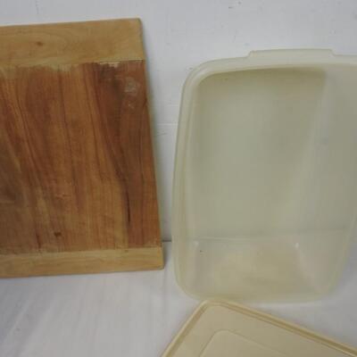 16 pc Kitchen Lot: Plastic Storage, Libby Glasses, Steak Knives, Cutting Board