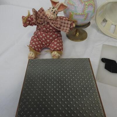 10 pc Home/Kitchen Decor: Metal/Wood Trivet, Heart Basket, Calendar Blocks