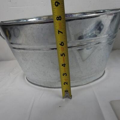 2 Galvanized Metal Buckets. 1 Oval 1 Circle, Very Clean