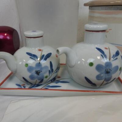 17 pc Kitchen Lot: Small Tea Pots, Crock Pot, Insulated Bottle, Ceramic Bowls