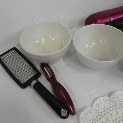 17 pc Kitchen Lot: Small Tea Pots, Crock Pot, Insulated Bottle, Ceramic Bowls