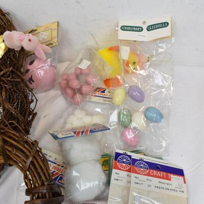 Easter Decor: 6 Grapevine Small Wreaths, Small Figurines: Bunnies, Crafts - New