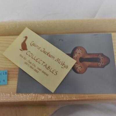 1 Wooden Vildapel Stool, Laurie Jackson McVey Wood Standing Towel Rack Kit - New