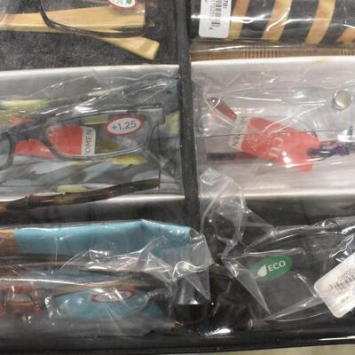 20 Assorted Readers and Sunglasses in a Black Organization Case - New