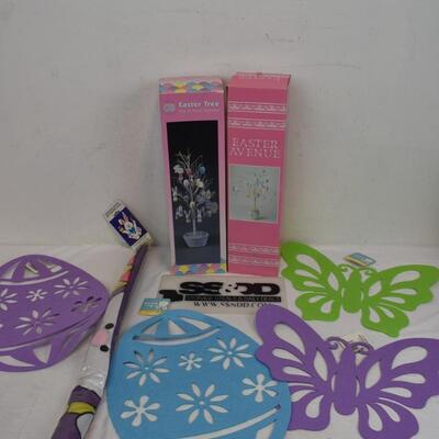 7 pc Easter/Spring Decor. 2 Small Trees w/ Ornaments, Flag, Felt Decor - New