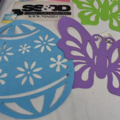 7 pc Easter/Spring Decor. 2 Small Trees w/ Ornaments, Flag, Felt Decor - New
