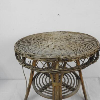 19 Inch Tall Basket Weave Stool, 4 Wooden Legs, 18 Inch Diameter Seat