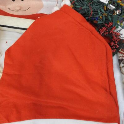 14 pc Holiday Lot: Holiday Rug, Lights, Santas, Tins, Wreaths