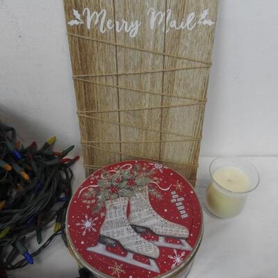 14 pc Holiday Lot: Holiday Rug, Lights, Santas, Tins, Wreaths