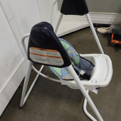 Graco 2 Speed Automated Baby Rocking Seat, Missing Battery Plate, Works