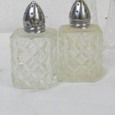 6 Salt and Pepper Shaker Sets, Round, 1 Pink, Clear Glass