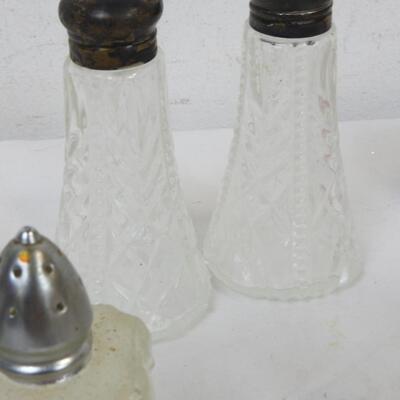 6 Salt and Pepper Shaker Sets, Round, 1 Pink, Clear Glass