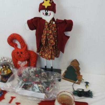 20 pc Home Decor Christmas Holiday. Coasters, Snow Globes, Rug, etc