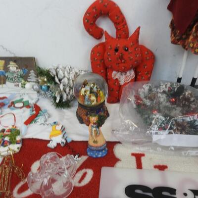 20 pc Home Decor Christmas Holiday. Coasters, Snow Globes, Rug, etc