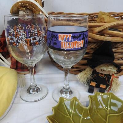 16 pc Fall/Halloween/Thanksgiving Decor: Basket, Decorative Dishes, Wall Decor