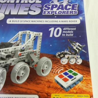R/C Machines Space Explorers Engineering Kit. 251 pieces 10 experiments