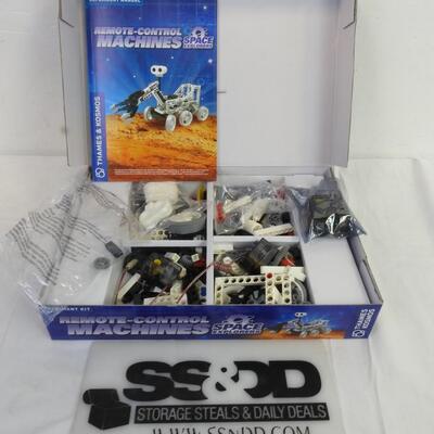 R/C Machines Space Explorers Engineering Kit. 251 pieces 10 experiments