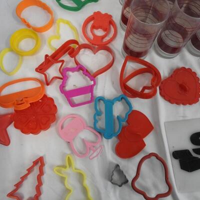 Kitchen Lot: Striped Burgundy Glasses, Assorted Cookie Cutters