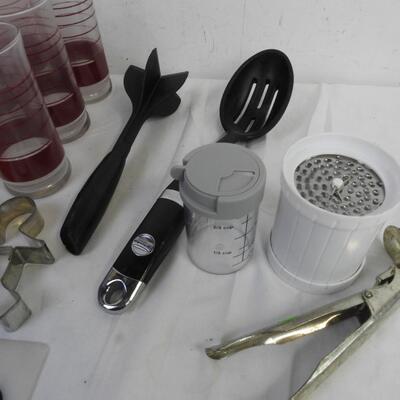 Kitchen Lot: Striped Burgundy Glasses, Assorted Cookie Cutters