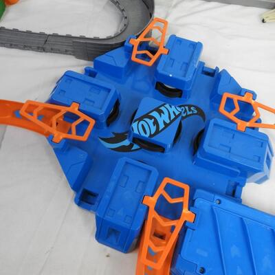 3 pc Large Toys, Hot Wheels, Airport, Mountain Train Tracks