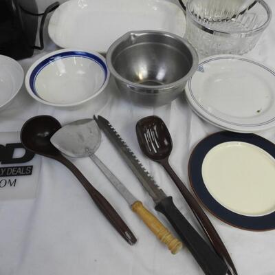 16 pc Kitchen, Sunbeam Toaster, international China Co, Ceramic Plates and Bowls