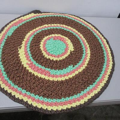 Handmade 'Target' Hook Rug