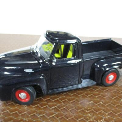 Road Tough 1953 Ford F100 Scale 1/18