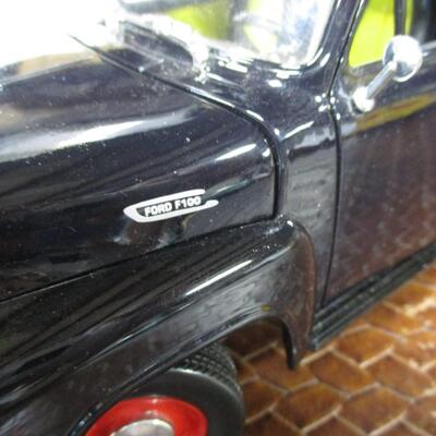 Road Tough 1953 Ford F100 Scale 1/18