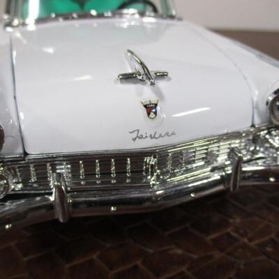 Road Tough 1955 Ford Fairlane Crown Victoria Scale 1/18