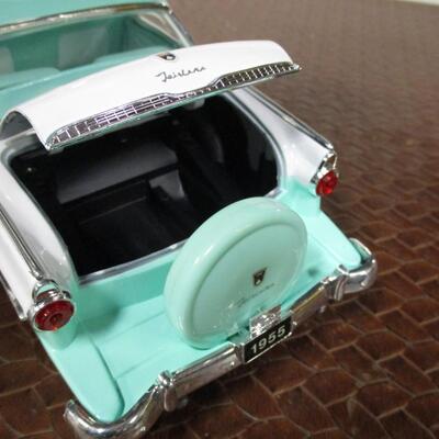 Road Tough 1955 Ford Fairlane Crown Victoria Scale 1/18