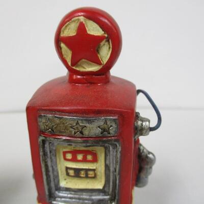 Polystone Old Car Gas Pumps