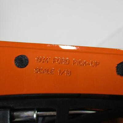 1934 Ford Pick Up Scale 1/18 & 1965 Ford Econoline Pickup Scale 1/24