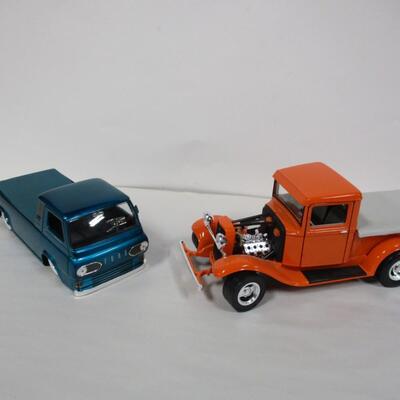 1934 Ford Pick Up Scale 1/18 & 1965 Ford Econoline Pickup Scale 1/24