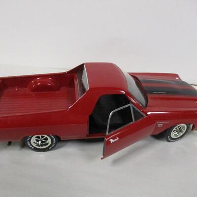 Ertl 1970 Chevy El Camino SS 454 & 1970 Chevrolet Chevelle Scale 1/18