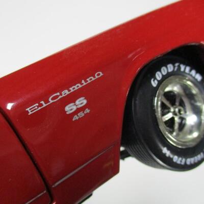 Ertl 1970 Chevy El Camino SS 454 & 1970 Chevrolet Chevelle Scale 1/18
