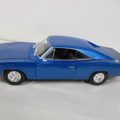 Maisto 1969 Dodge R/T Charger & Durago Chevrolet Corvette 1957 1/18