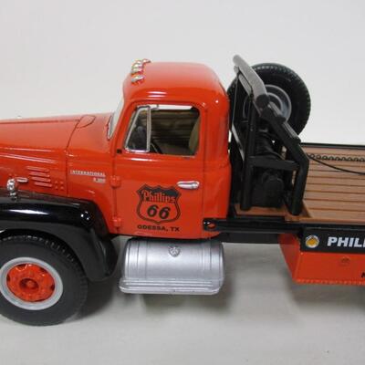 Auto Repair & Towing Trucks