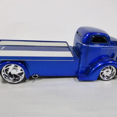 Jada D-Rods 1947 Ford COE Flatbed Truck 1/24 & 1941 Chevrolet Flatbed Truck 1/32