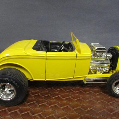 1932 Ford Coupe Scale 1/24 & 1932 Ford Deuce Hot Rod