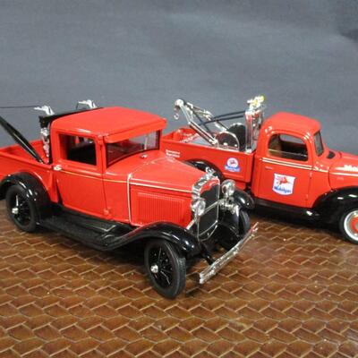1940 Golden Wheel Mobilgas Tow Truck Bank & 1931 Ford Model A Pickup Scale 1/18