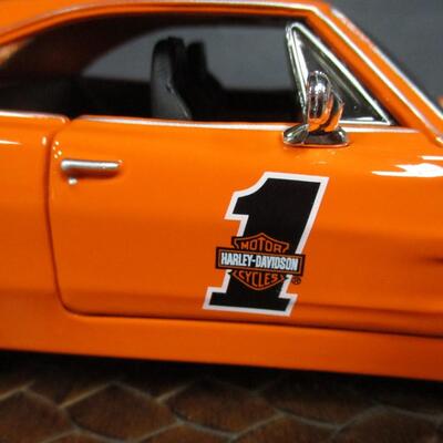 1969 Dodge Charger & 1970 Ford Mustang Scale 1/18