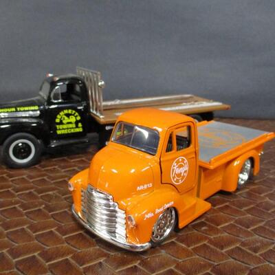Jada 1952 Chevy COE Flatbed  1/32 & 1951 Ford Truck