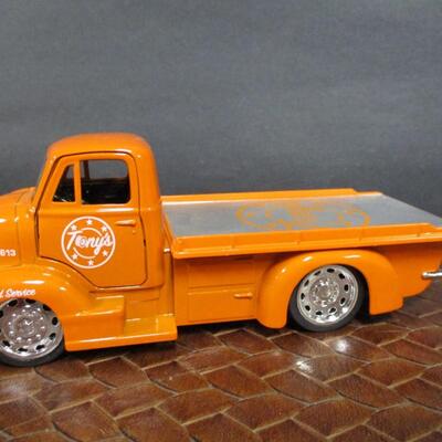 Jada 1952 Chevy COE Flatbed  1/32 & 1951 Ford Truck